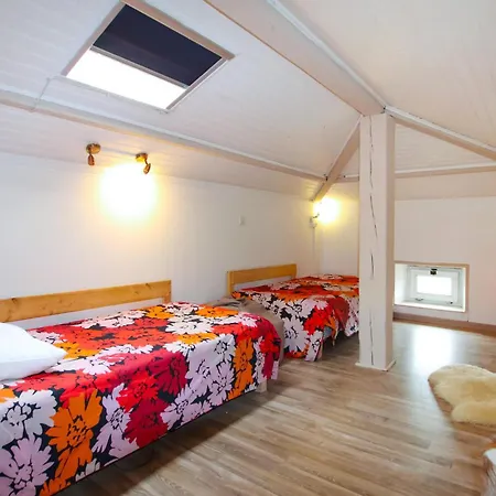 3 Bedroom Awesome In Feriehus Chabrillan