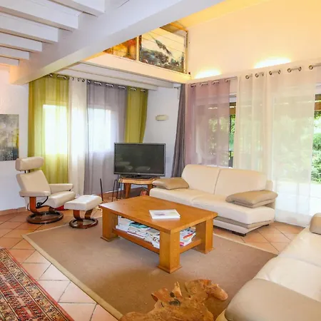 3 Bedroom Awesome In Feriehus Chabrillan