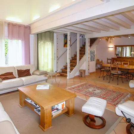 3 Bedroom Awesome In * Chabrillan